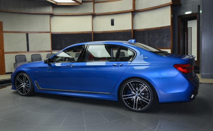 BMW M760Li xDrive by Abu Dhabi Motors 2017 года  (фото 14 из 17)